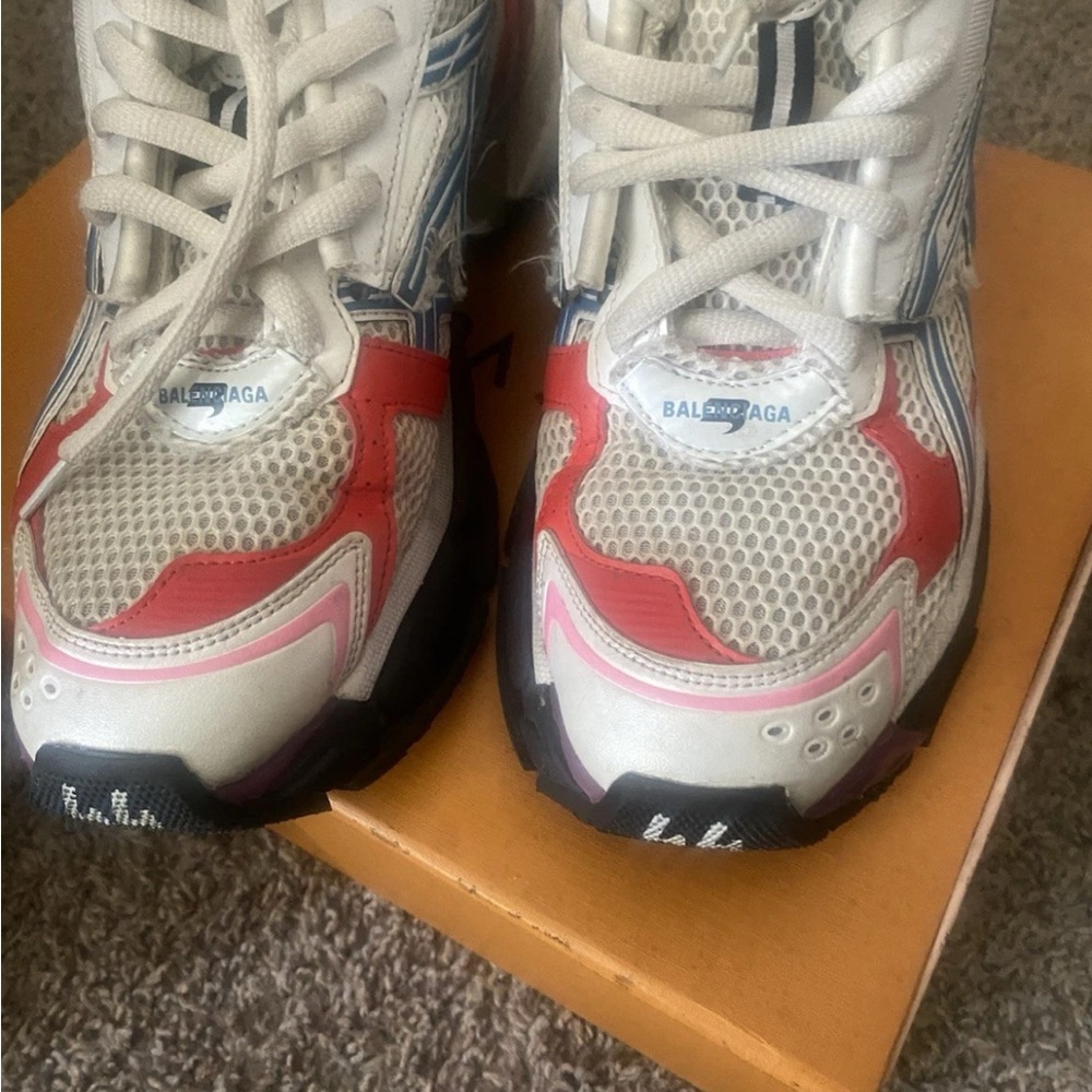 Balenciaga Cream Lace-Up Sneakers - Picture 3 of 4
